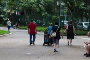 Imagem ilustrativa da imagem Sem cadastro, ambulantes são retirados de parque em Niterói
