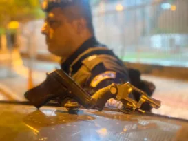 Imagem ilustrativa da imagem Dupla presa com armas dentro de veículo na Região Oceânica de Niterói