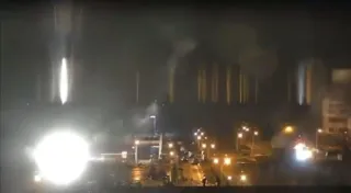 Imagem ilustrativa da imagem Rússia ataca central nuclear na Ucrânia e causa incêndio no local