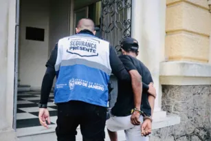 Imagem ilustrativa da imagem Preso na Zona Norte de Niterói acusado de roubo à mão armada