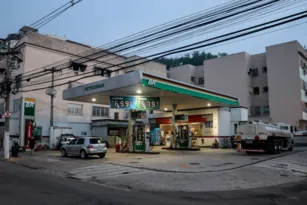 Imagem ilustrativa da imagem Posto em Niterói é suspeito de vender combustível adulterado