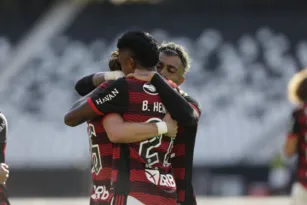 Imagem ilustrativa da imagem Flamengo vence Vasco em clássico e se isola na segunda posição