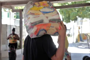 Imagem ilustrativa da imagem Saiba os locais para receber a cesta básica em Niterói