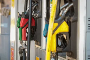 Imagem ilustrativa da imagem Céu é o limite: preço da gasolina surpreende motoristas em Niterói
