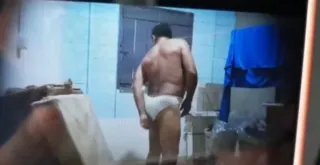 Imagem ilustrativa da imagem Vídeo: homem invade casa para cheirar e usar calcinhas. Confira!