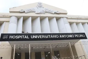 Imagem ilustrativa da imagem Hospital Universitário Antônio Pedro alaga e funcionários reclamam; Confira o vídeo