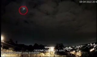 Imagem ilustrativa da imagem Meteoro é visto em queda no céu de Porto Alegre; veja vídeo