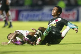 Imagem ilustrativa da imagem Torcida lota São Januário, mas Vasco fica no empate com Vila Nova