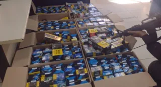 Imagem ilustrativa da imagem Polícia recupera 6 mil maços de cigarro roubados no Rio
