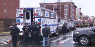 Imagem ilustrativa da imagem Cinco pessoas são baleadas durante tiroteio em Nova York