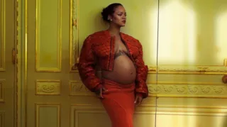 Imagem ilustrativa da imagem 'Eu não diria que estávamos planejando', conta Rihanna sobre gravidez