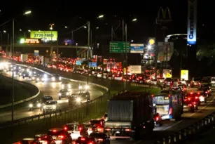 Imagem ilustrativa da imagem Trânsito intenso na saída do feriado de Páscoa