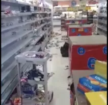 Imagem ilustrativa da imagem Supermercado é saqueado na véspera de Páscoa no Rio; veja vídeos