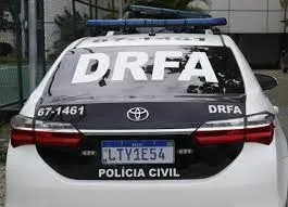 Imagem ilustrativa da imagem Trio é preso acusado de revender peças de carros roubados no Rio