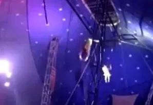Imagem ilustrativa da imagem Trapezista se desequilibra e cai durante show; veja vídeo
