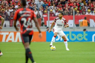 Imagem ilustrativa da imagem Flamengo perde para Athletico em duelo agitado na Arena da Baixada