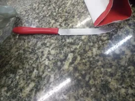 Imagem ilustrativa da imagem Preso após tentar esfaquear mulher com faca de cozinha em Niterói