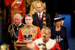 Imagem ilustrativa da imagem Príncipe Charles substitui rainha pela primeira vez