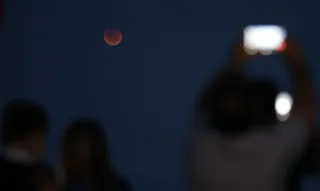 Imagem ilustrativa da imagem Eclipse com 'Lua de Sangue' acontece no Brasil; saiba como assistir