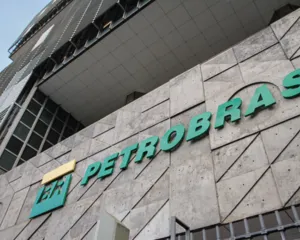Imagem ilustrativa da imagem Petrobras reinicia processo de venda de três refinarias
