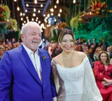 Imagem ilustrativa da imagem Lula abre álbum de fotos do casamento com Janja; confira
