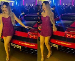 Imagem ilustrativa da imagem Melody faz festa de 15 anos e ganha carro de R$ 1,3 milhão