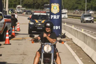 Imagem ilustrativa da imagem Blitz 'do bem' conscientiza motociclistas na BR-101