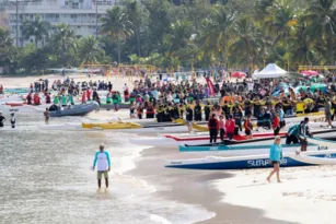 Imagem ilustrativa da imagem Torneio de canoa havaiana agitou praia na Zona Sul de Niterói
