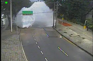 Imagem ilustrativa da imagem Tubulação se rompe e causa engarrafamento na Zona Sul do Rio
