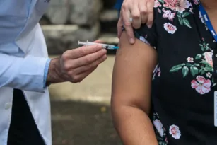 Imagem ilustrativa da imagem Quarta dose da vacina contra a Covid-19 é liberada no Rio