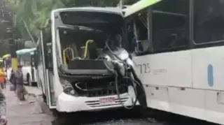 Imagem ilustrativa da imagem Grave acidente com ônibus deixa feridos no Rio. Veja vídeo
