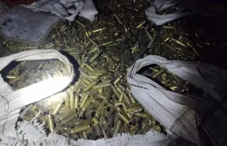 Imagem ilustrativa da imagem Duas toneladas de munição são encontradas em galpão do Rio