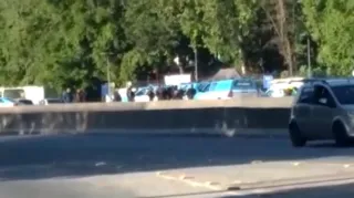 Imagem ilustrativa da imagem Assaltantes com granadas são presos na Avenida Brasil. Veja vídeo