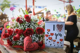Imagem ilustrativa da imagem Comércio aposta no amor para alavancar vendas no Dia dos Namorados