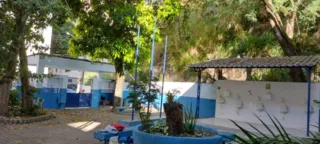 Imagem ilustrativa da imagem Risco de pedra rolar em escola preocupa pais em São Gonçalo