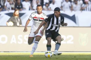 Imagem ilustrativa da imagem Botafogo reencontra a vitória contra o São Paulo e sai do Z-4