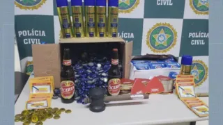 Imagem ilustrativa da imagem Galpão usado para falsificação de cervejas é fechado no Rio