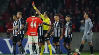 Imagem ilustrativa da imagem CBF divulga punição para equipe de arbitragem de Inter x Botafogo