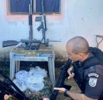 Imagem ilustrativa da imagem PM apreende dois fuzis e munições no Complexo da Reta Velha