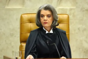 Imagem ilustrativa da imagem Cármen Lúcia vê como grave suposto aviso de Bolsonaro a ex-ministro