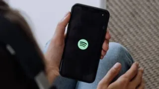 Imagem ilustrativa da imagem Spotify testa função Karaokê com direito a nota
