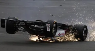Imagem ilustrativa da imagem Piloto sofre grave acidente em corrida da Fórmula 1; veja o vídeo