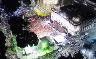 Imagem ilustrativa da imagem Homem arremessa explosivo em apoiadores de Lula durante evento