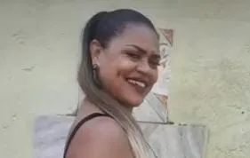 Imagem ilustrativa da imagem Mulher é encontrada morta e enterrada no quintal de casa no Rio