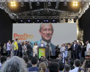 Imagem ilustrativa da imagem PDT oficializa candidatura de Ciro Gomes para Presidência