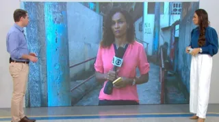 Imagem ilustrativa da imagem Repórter de TV é ameaçada ao vivo por bandido armado; veja vídeo