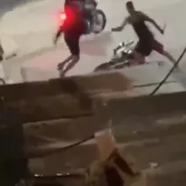 Imagem ilustrativa da imagem Vídeo mostra homem com faca momentos após morte de pedreiro