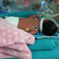 Imagem ilustrativa da imagem Bebê morre em hospital de Bangu e família aponta negligência