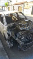 Imagem ilustrativa da imagem Bandidos incendeiam carro com corpo dentro em rua de Niterói