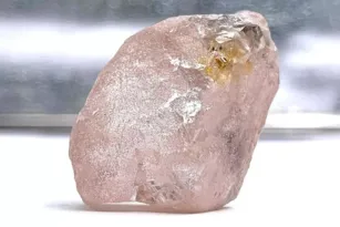 Imagem ilustrativa da imagem Mineiros de Angola encontram raro diamante rosa
